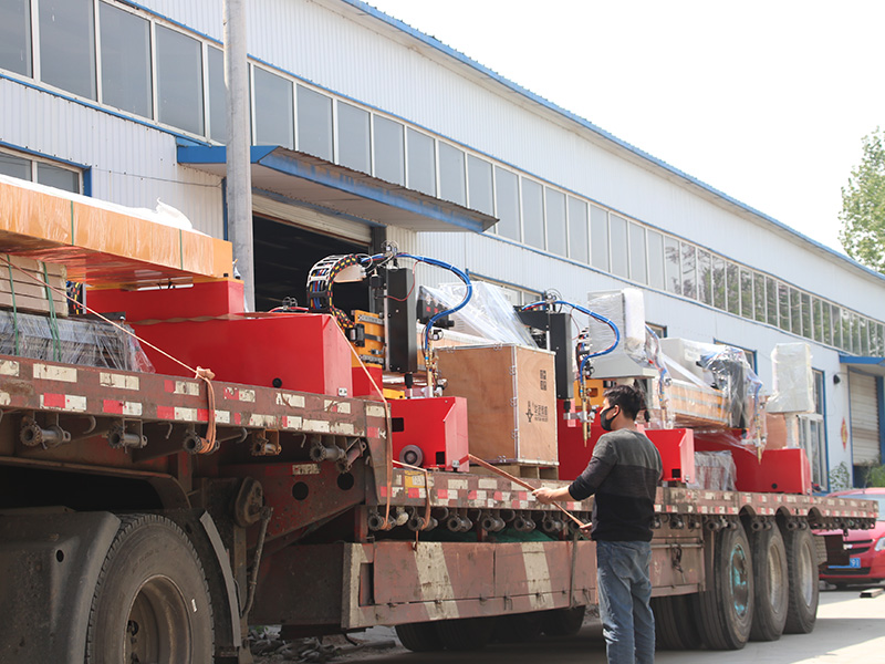 數(shù)控切割機裝車發(fā)貨